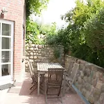 In Mit Garten Und Terrasse