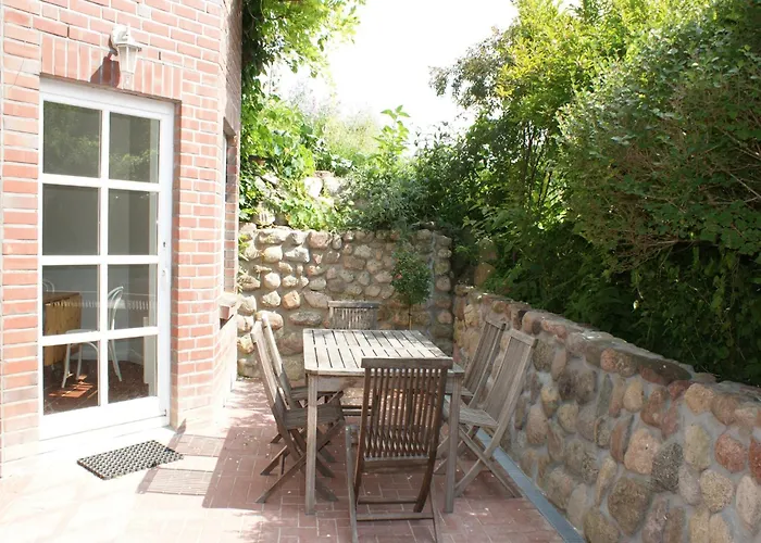 In Mit Garten Und Terrasse